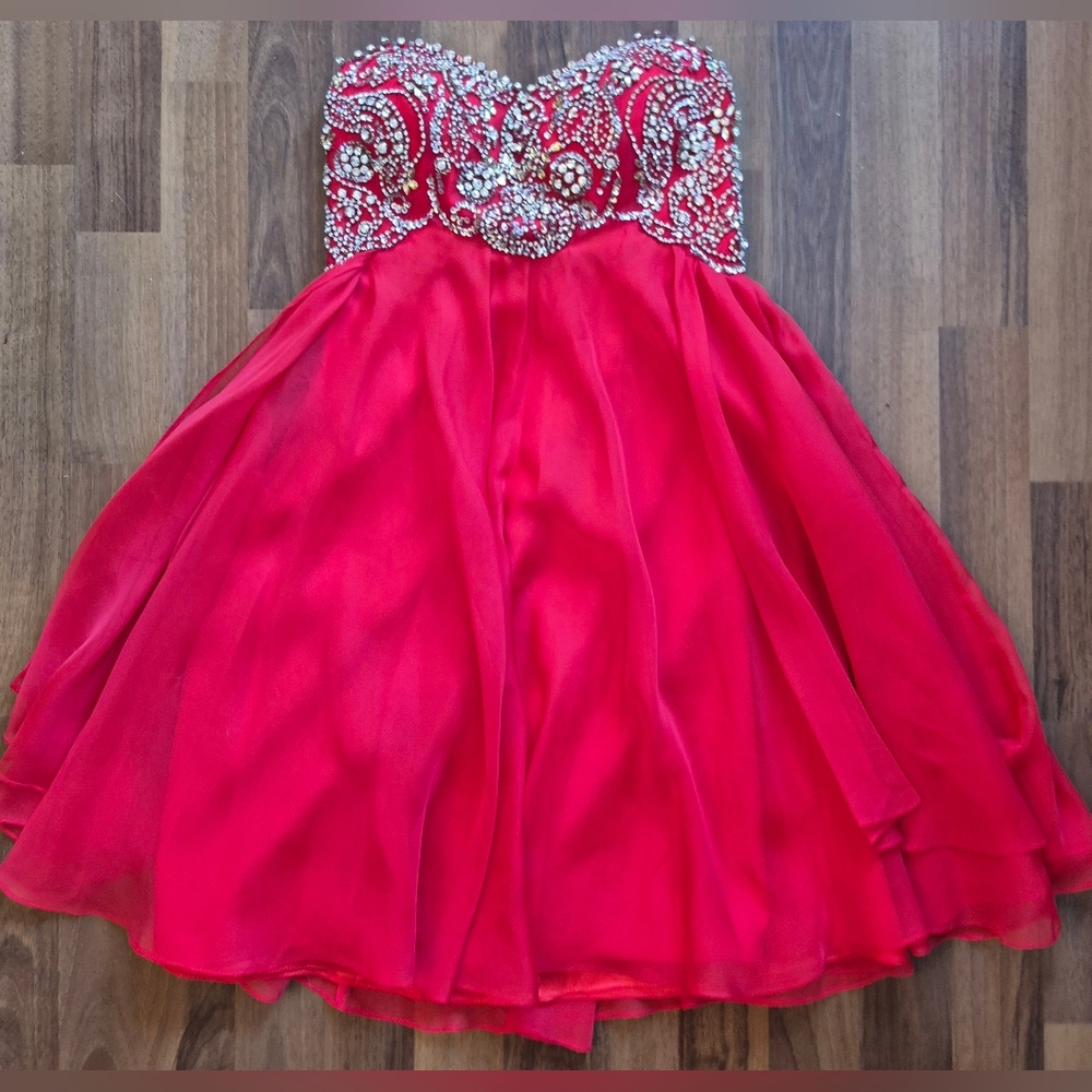 Womens Beautiful Embellished Short  Jadore Evening Dress Size 2
